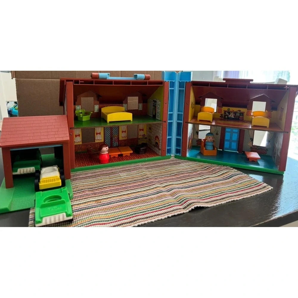 Vintage Fisher-Price Little People Tudor Play Family House 952 with Accessories